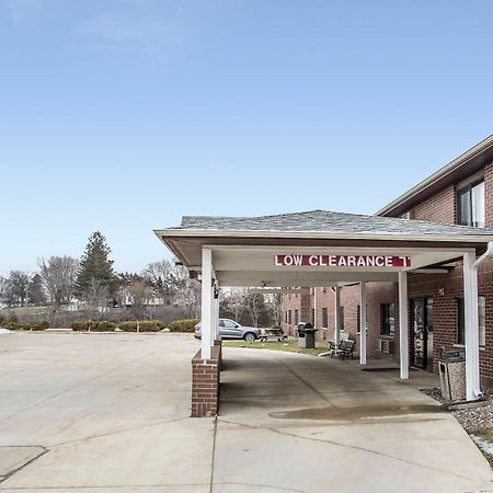 Econo Lodge Inn & Suites Dubuque Eksteriør billede