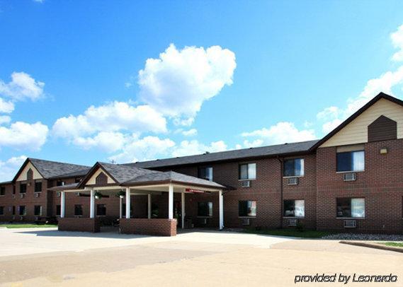 Econo Lodge Inn & Suites Dubuque Eksteriør billede