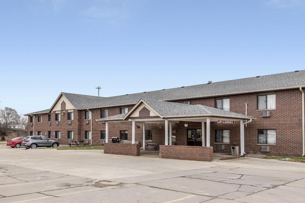 Econo Lodge Inn & Suites Dubuque Eksteriør billede