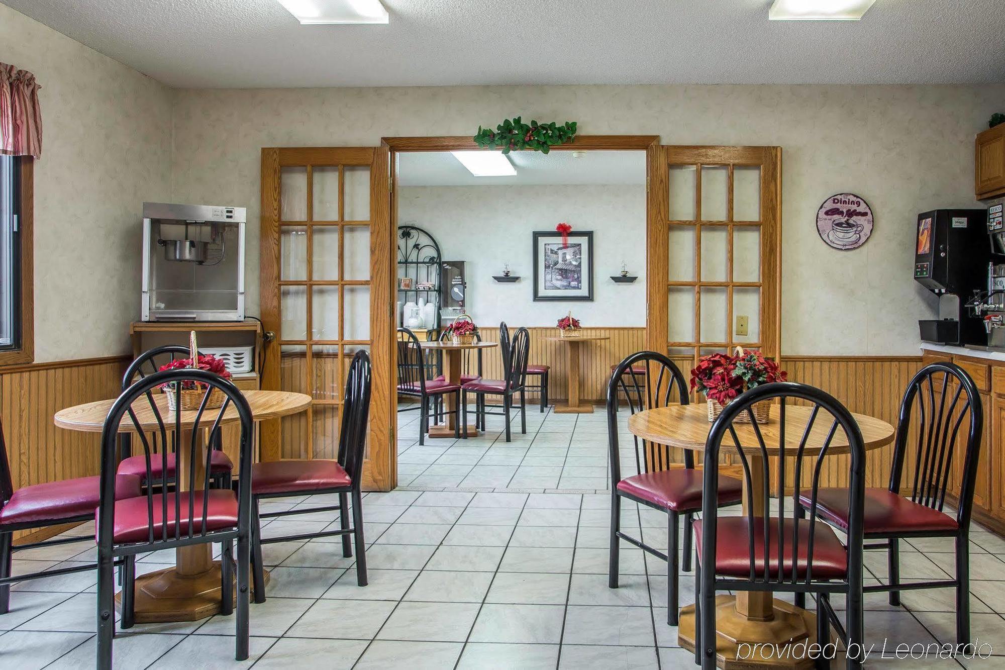 Econo Lodge Inn & Suites Dubuque Eksteriør billede