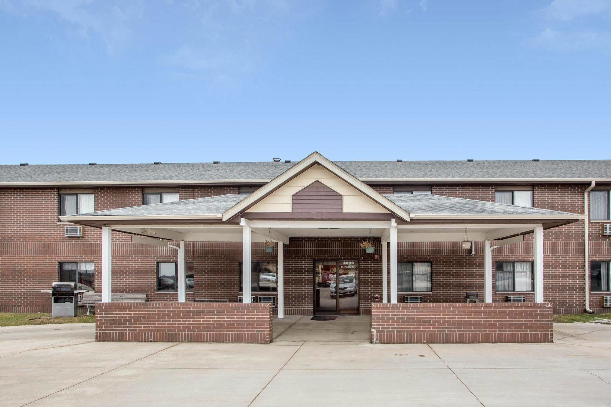 Econo Lodge Inn & Suites Dubuque Eksteriør billede