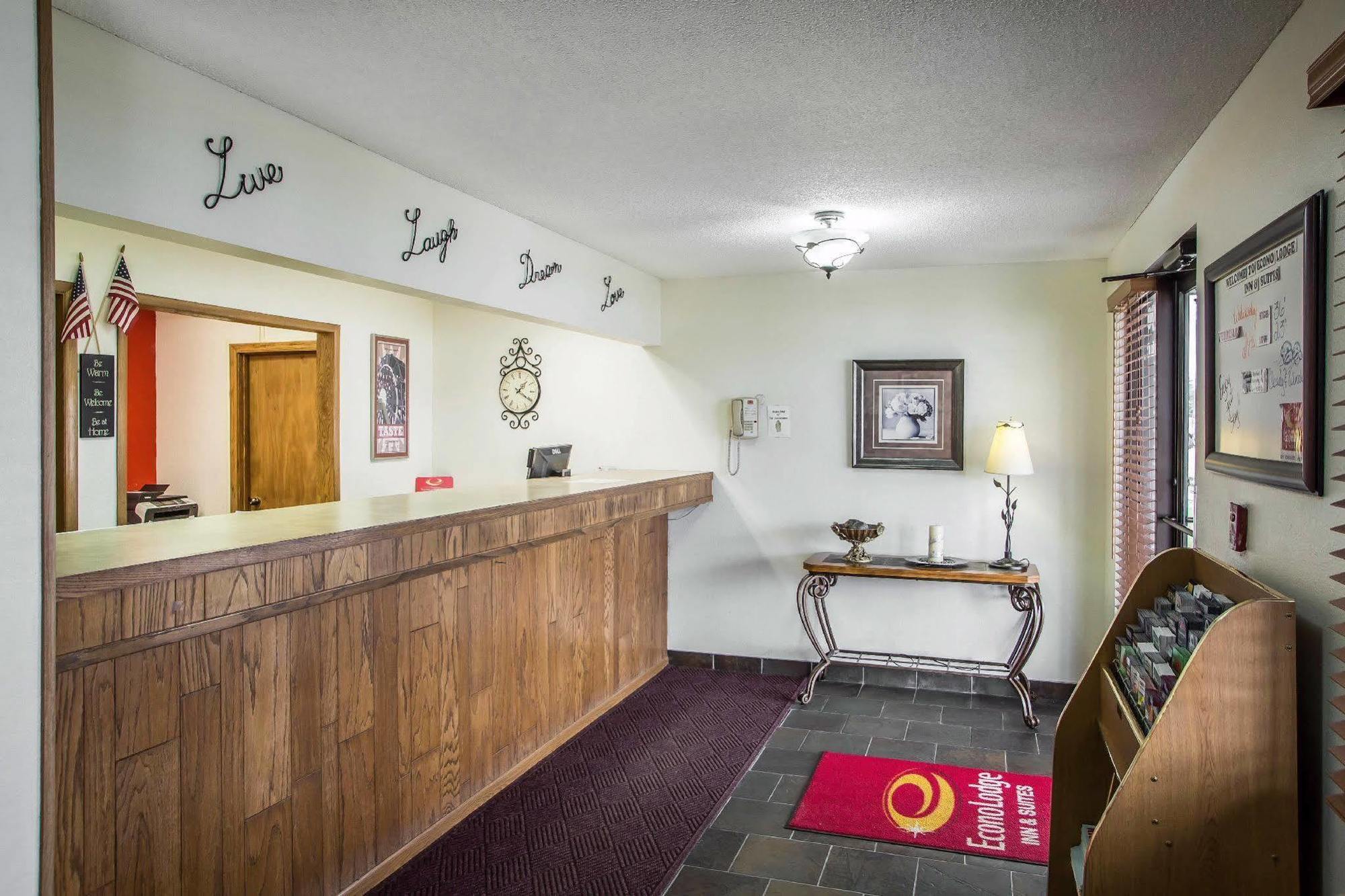 Econo Lodge Inn & Suites Dubuque Eksteriør billede