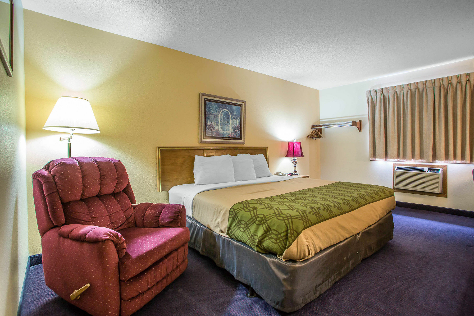 Econo Lodge Inn & Suites Dubuque Eksteriør billede