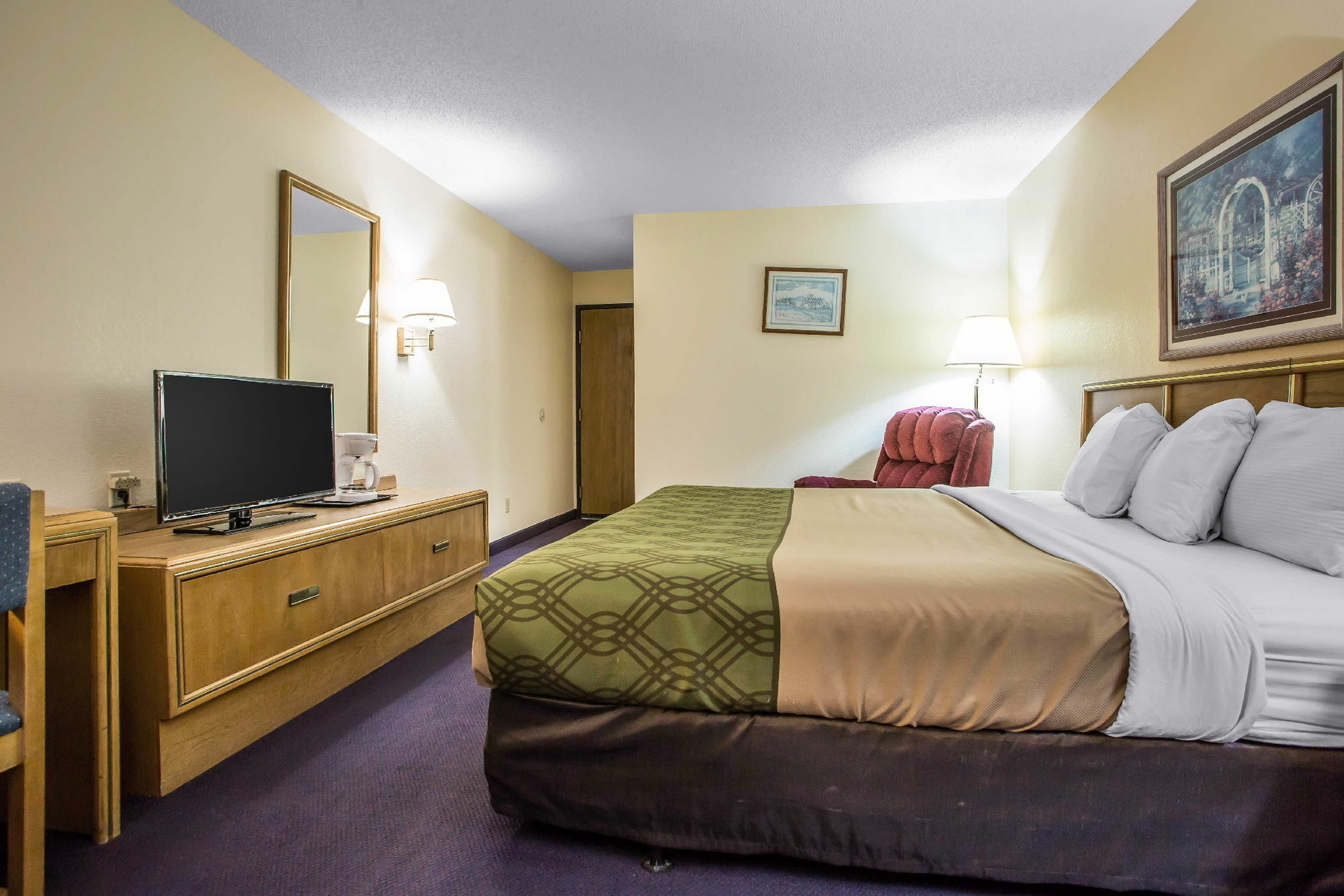 Econo Lodge Inn & Suites Dubuque Eksteriør billede