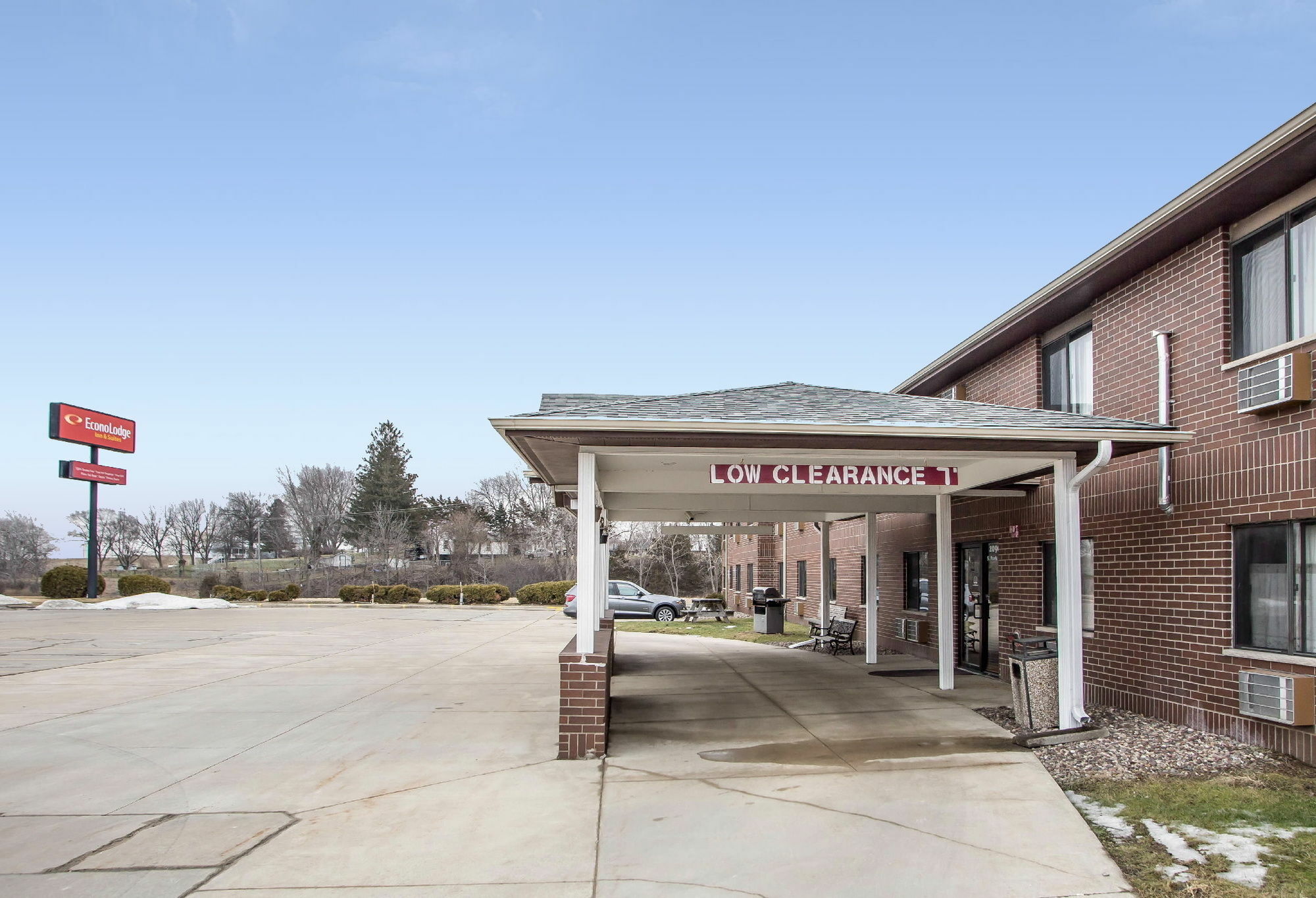 Econo Lodge Inn & Suites Dubuque Eksteriør billede