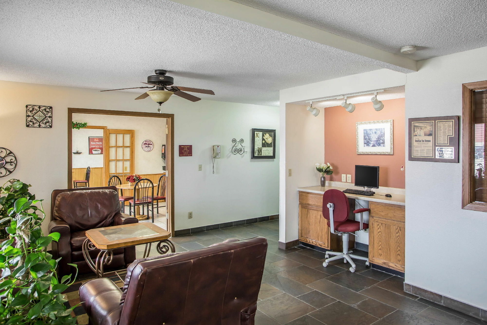 Econo Lodge Inn & Suites Dubuque Eksteriør billede