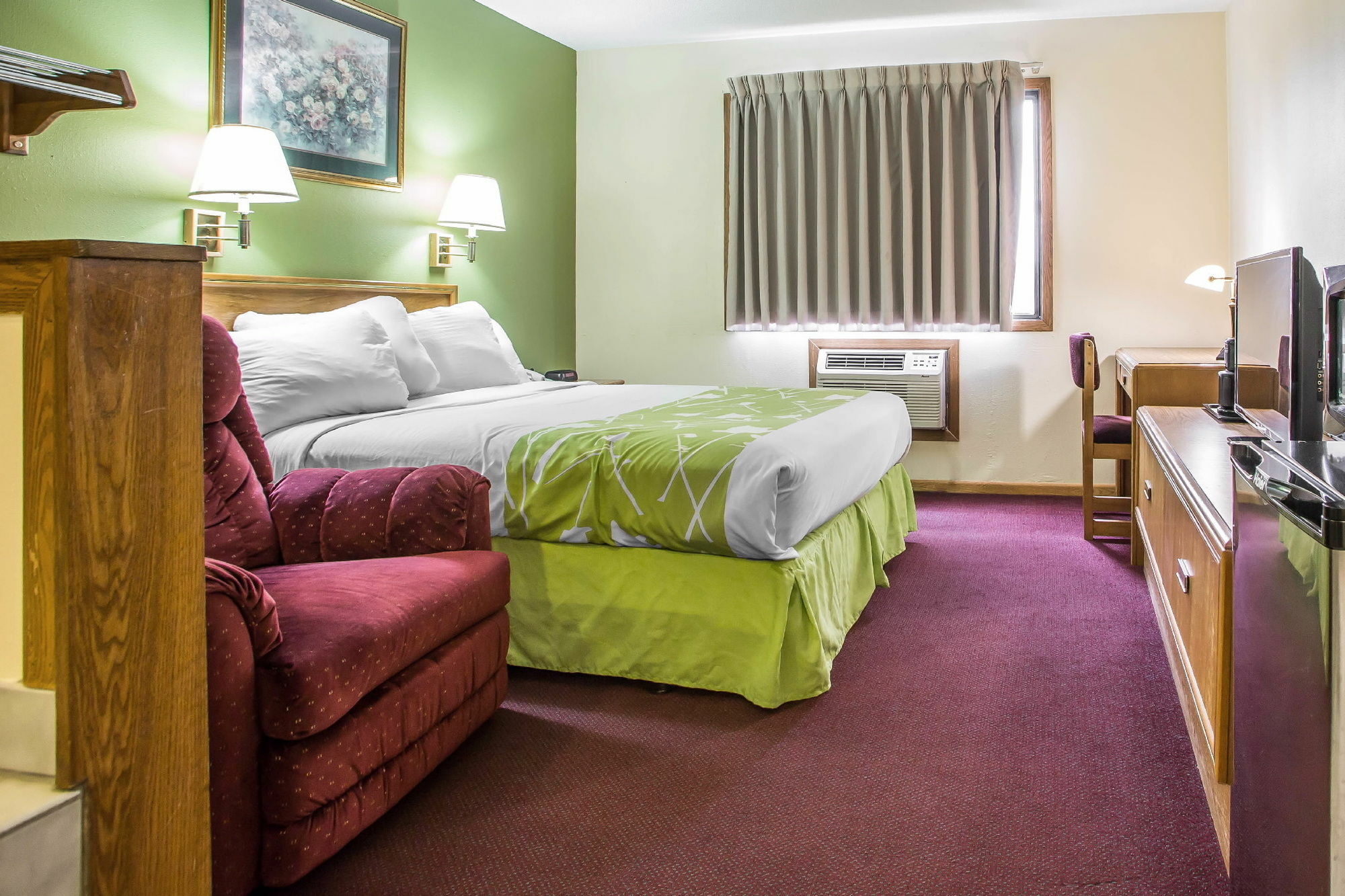 Econo Lodge Inn & Suites Dubuque Eksteriør billede